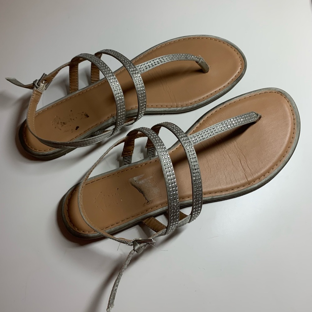 4/$25 Simple sandal with bling, easy to Dress up or down, buckle closure.